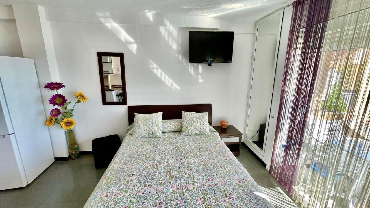 Bulto Carihuela Apartment Torremolinos Bagian luar foto
