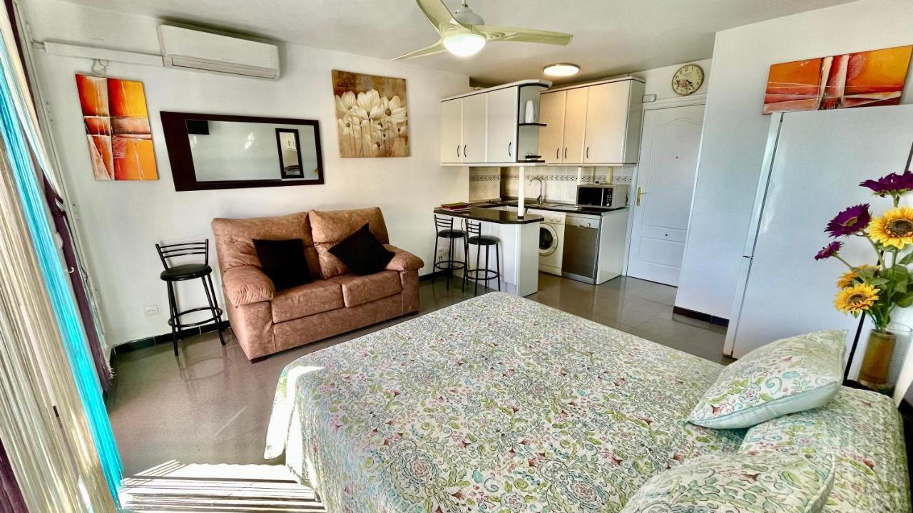 Bulto Carihuela Apartment Torremolinos Bagian luar foto
